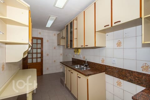 Image 22 - 227900